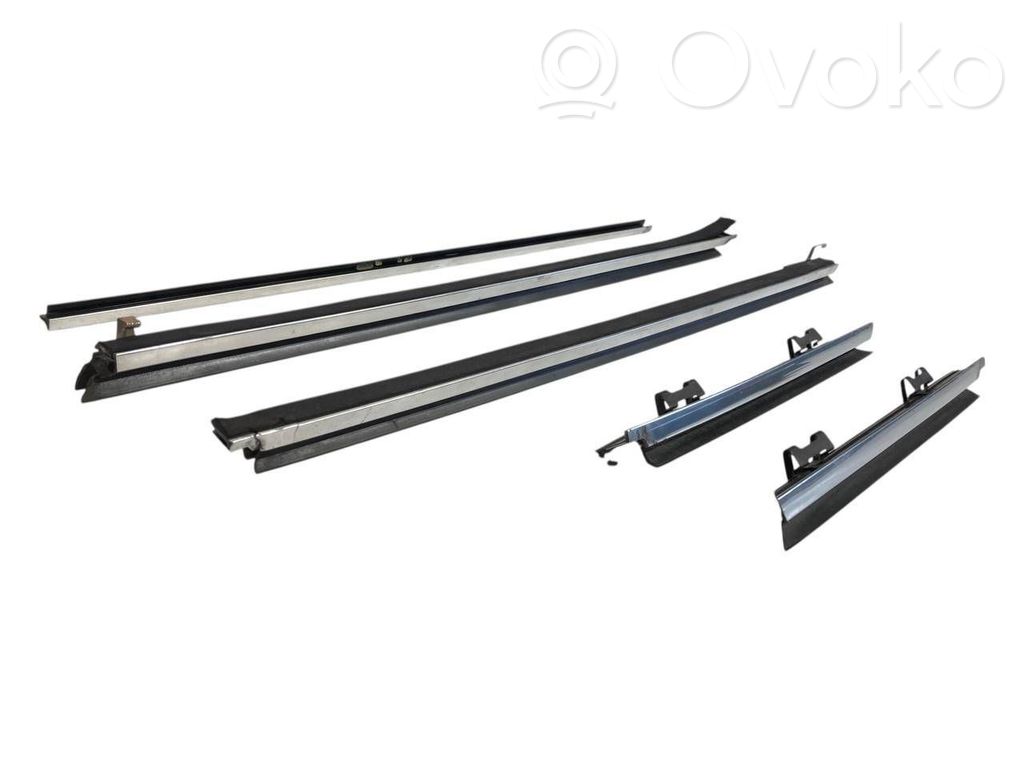 Apšuvums aizmugurējām durvīm