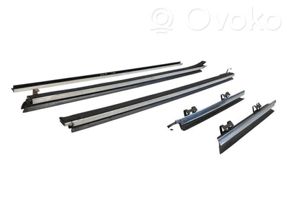 Apšuvums aizmugurējām durvīm