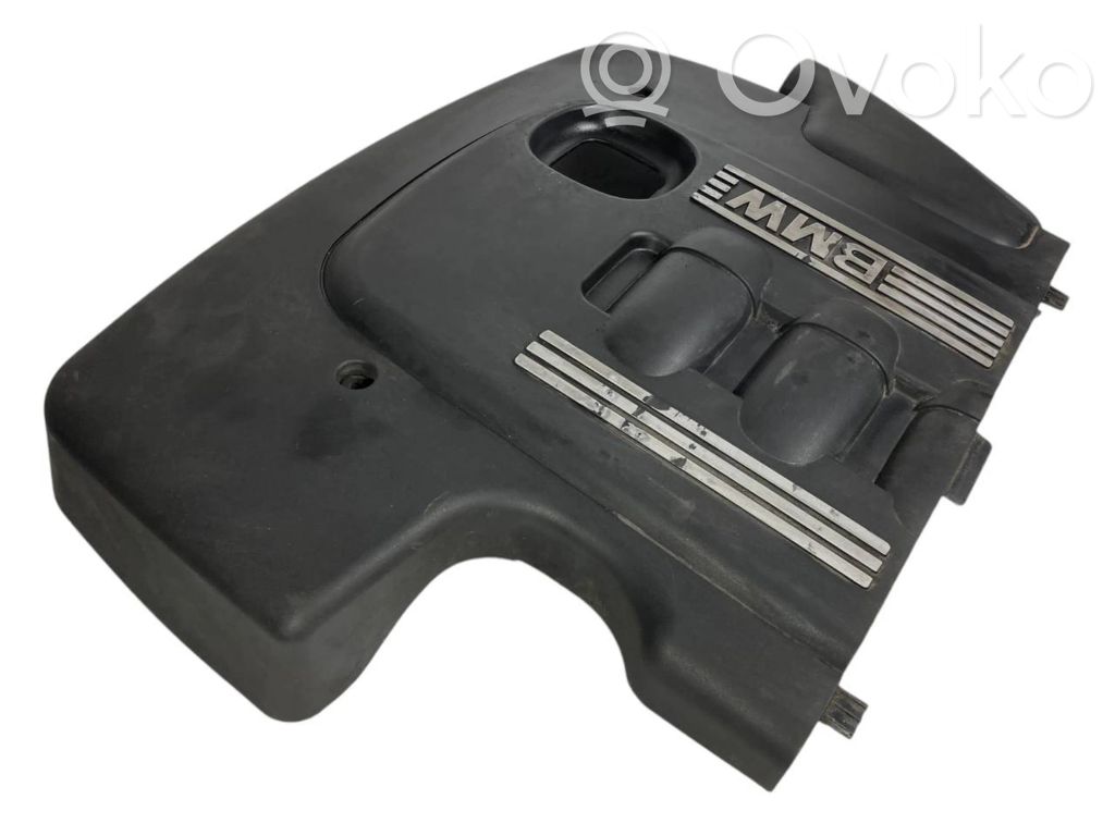 Dzinēja pārsegs (dekoratīva apdare)