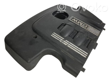 Dzinēja pārsegs (dekoratīva apdare)