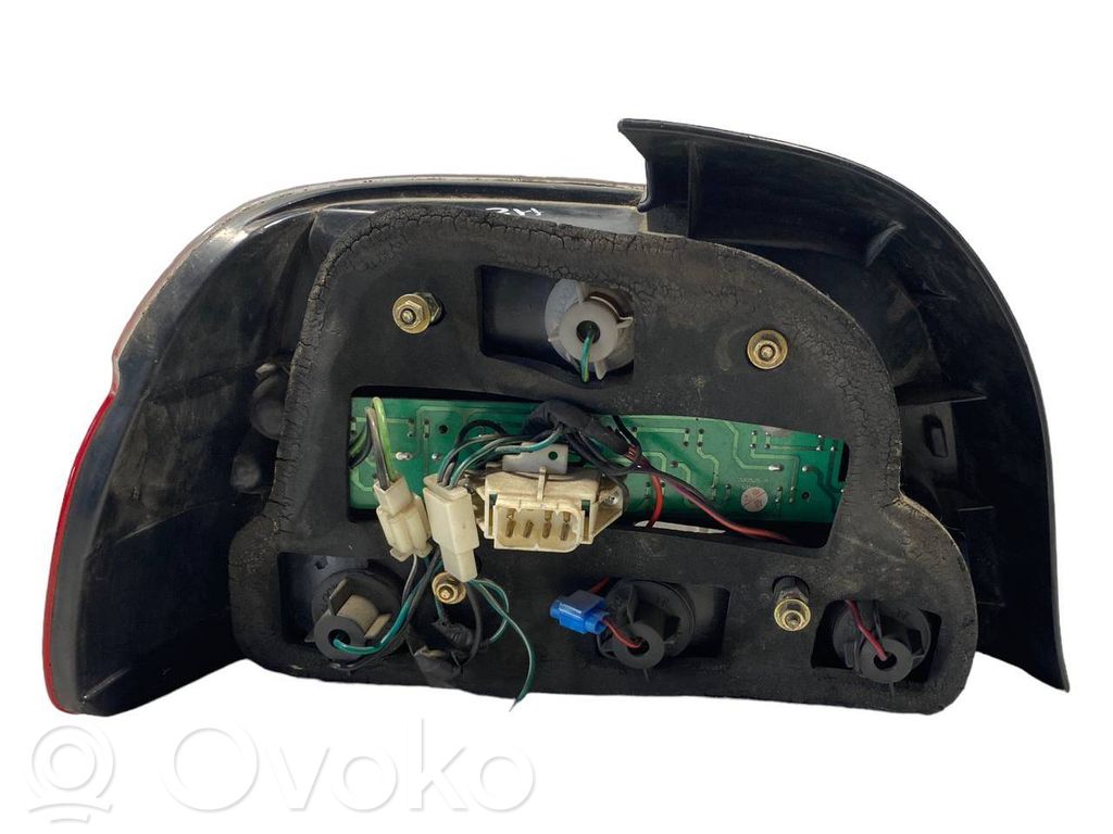 Aizmugurējais lukturis virsbūvē