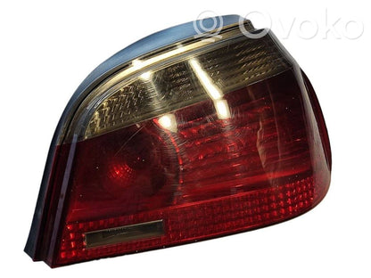 Задний фонарь в кузове