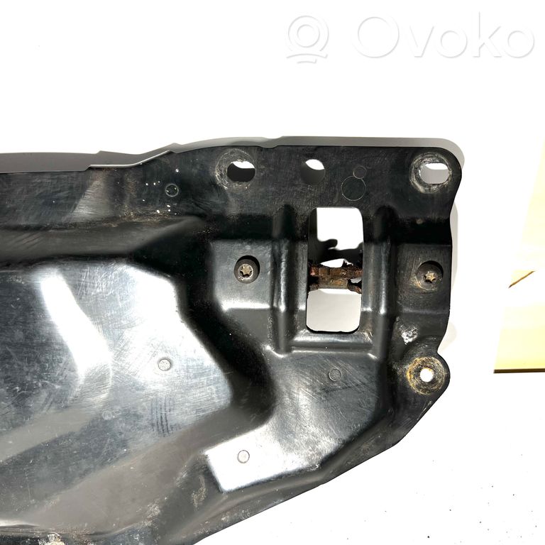 Radiatoru paneļa augšējā daļa (televizors)