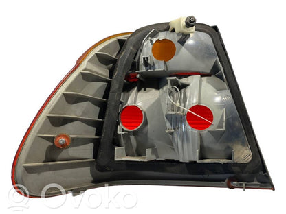 Aizmugurējais lukturis virsbūvē