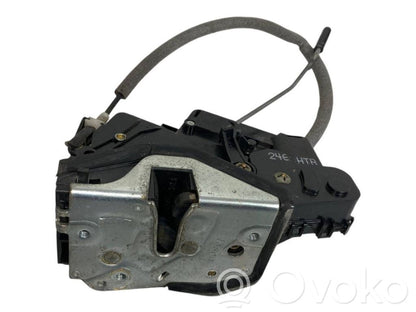 Priekšpusē slēdzene