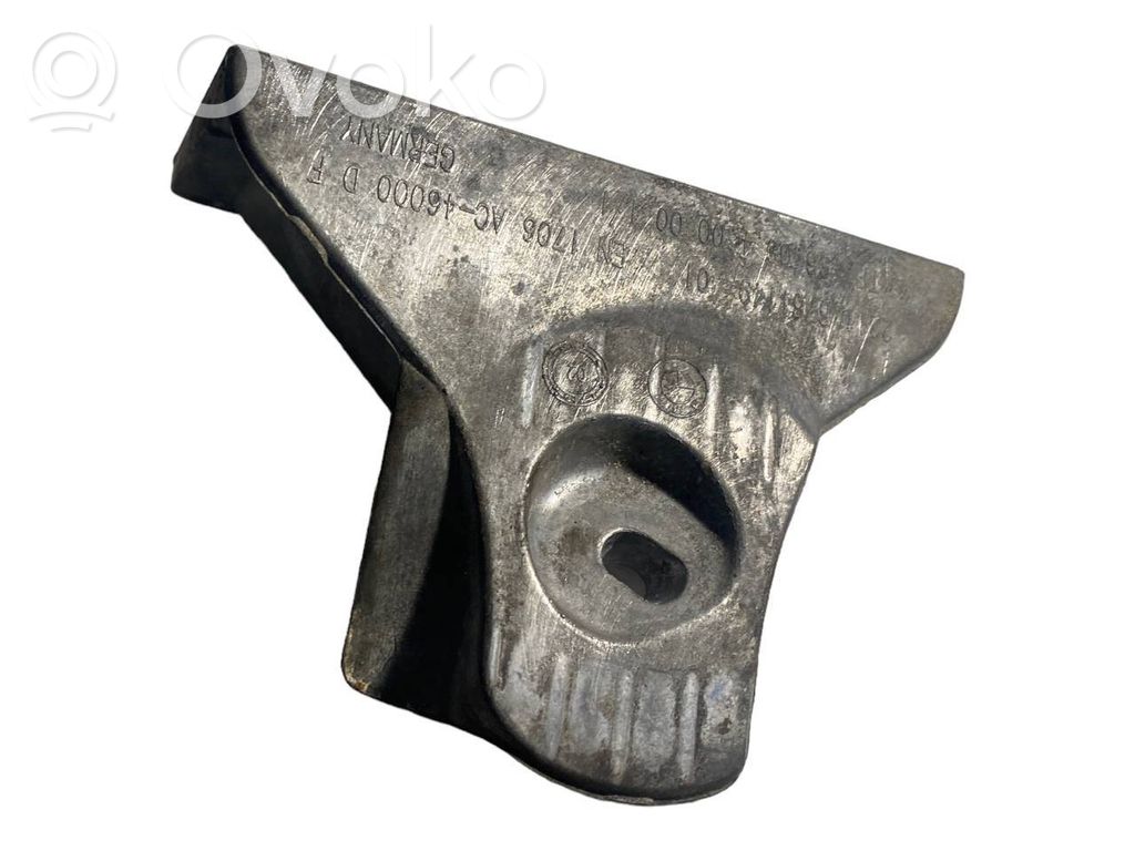 Engine mounting bracket