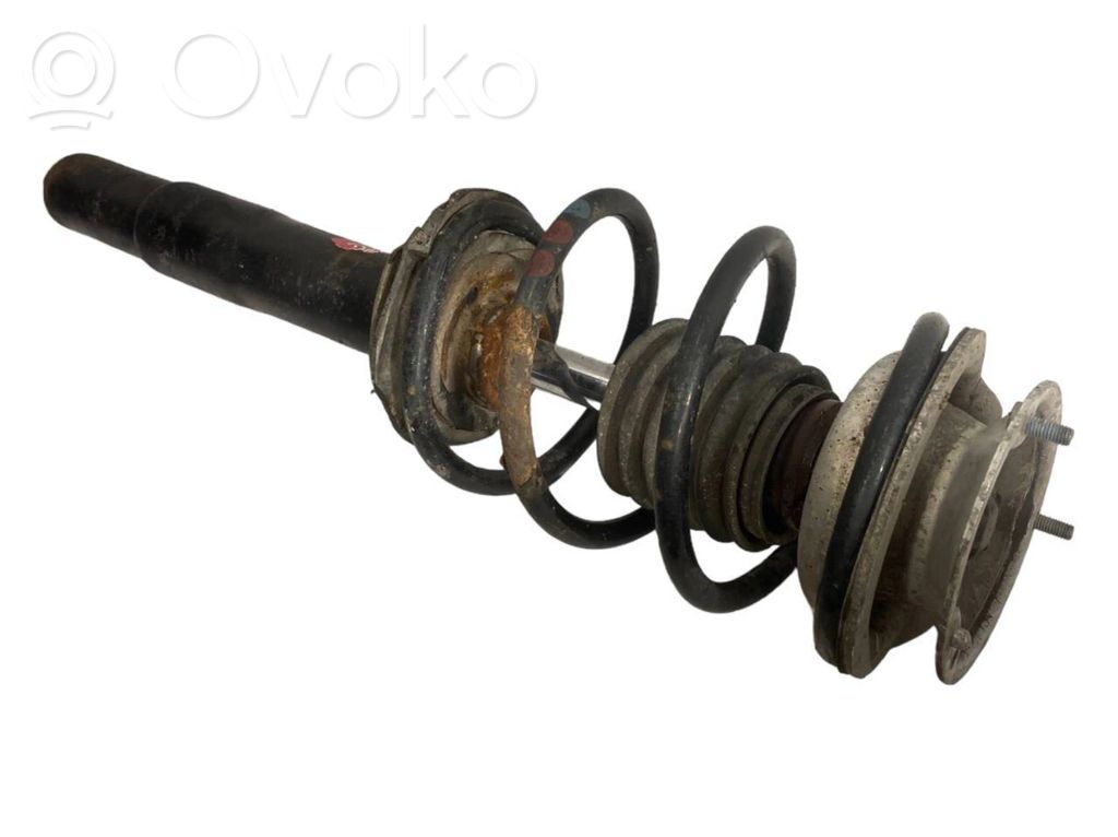 Priekšpusē amortizators ar atsperi