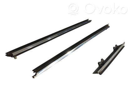 Занавеска на окне сзади