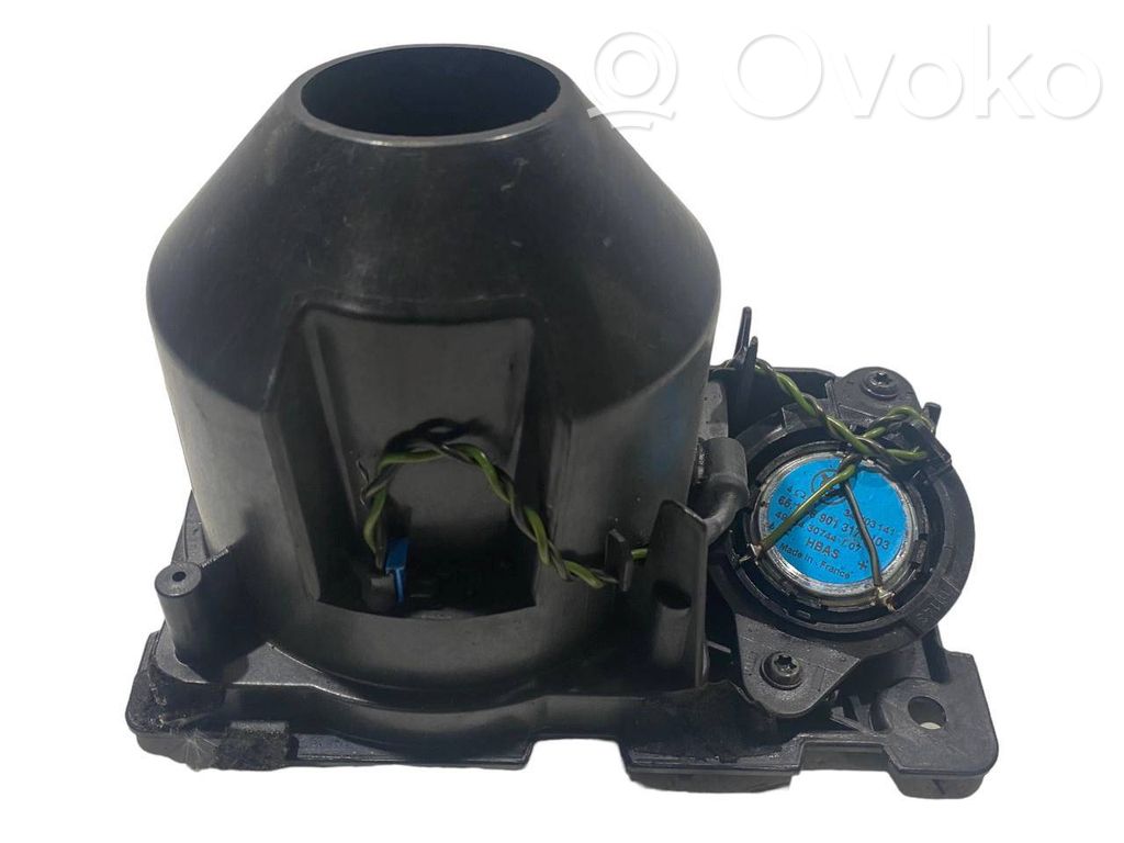 Skaļrunis (-i) pakaļējās durvīs