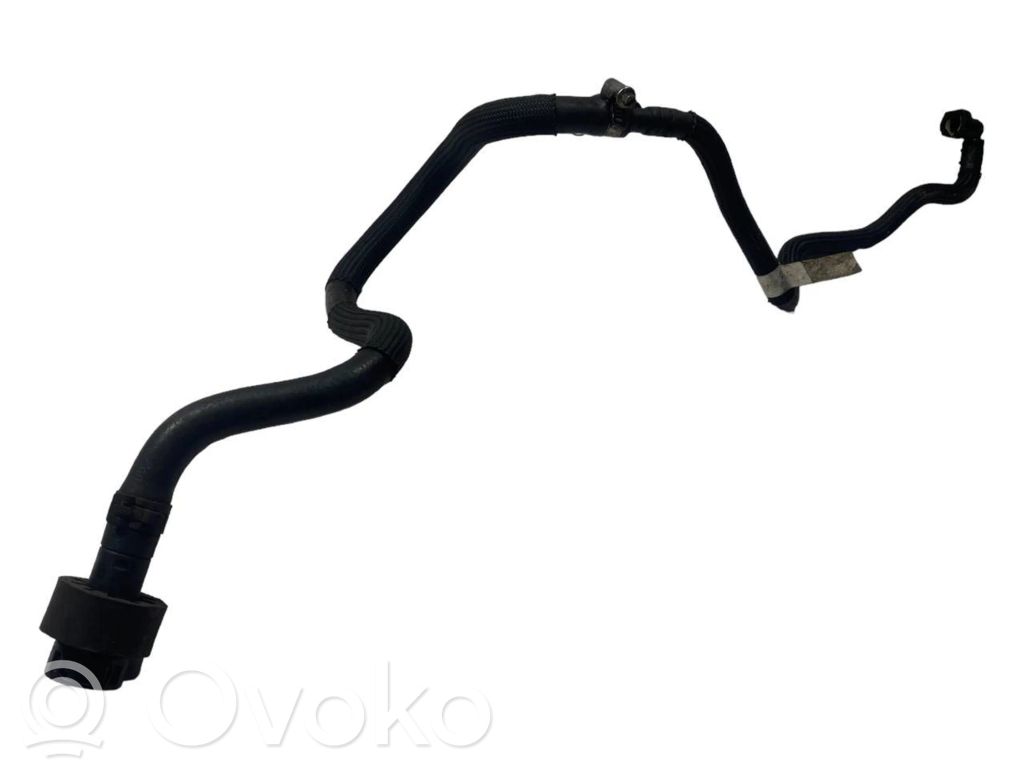 Caurulīte (-es) / šļūtene (-es)