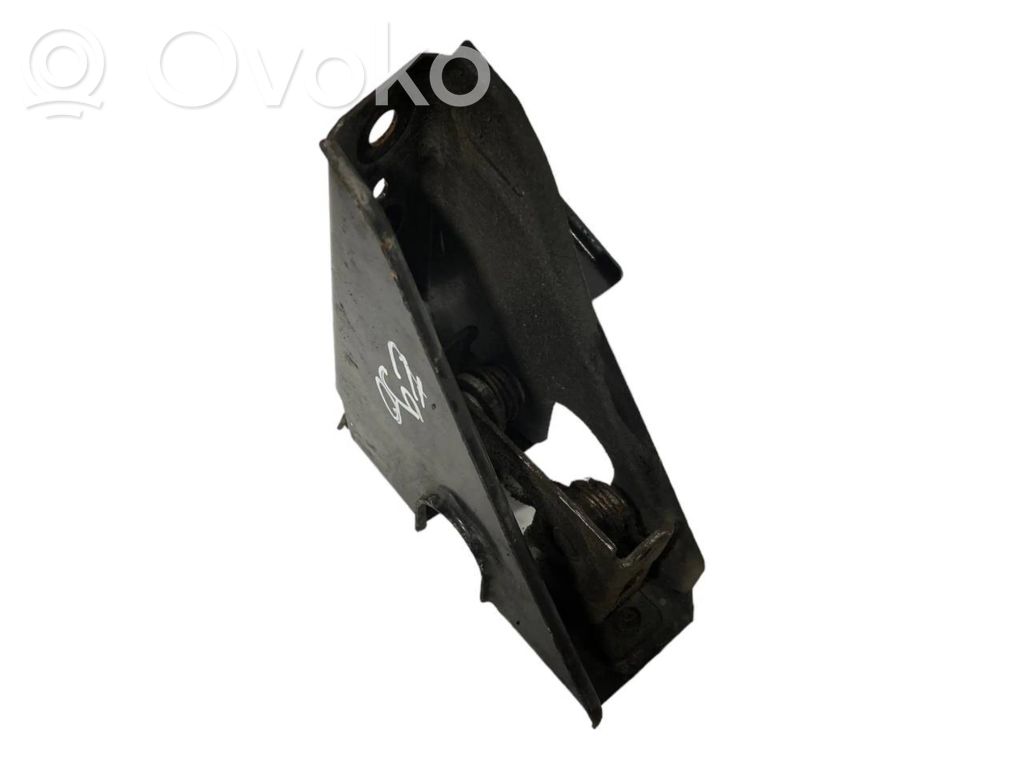 Dzinēja pārsega slēdzene