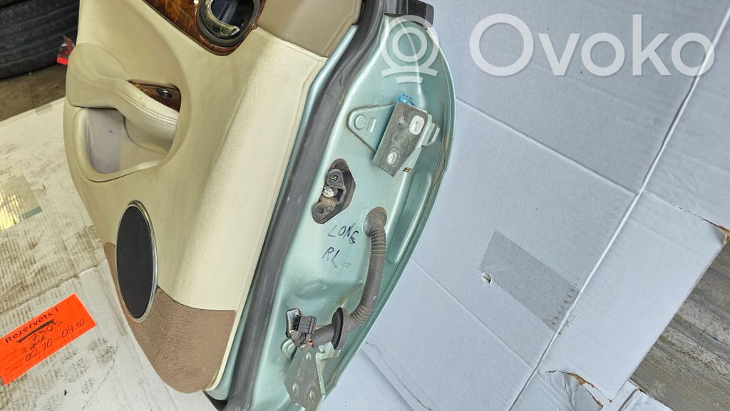 Aizmugurējās durvis