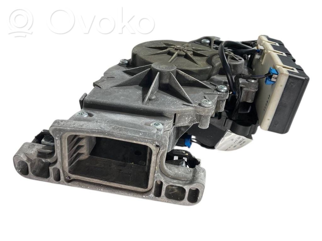 Aizmugurējā pārsega pievilcējs