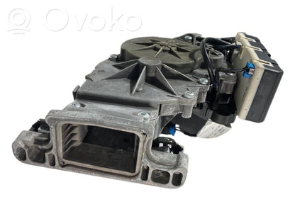 Aizmugurējā pārsega pievilcējs