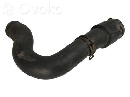 Caurulīte (-es) / šļūtene (-es)