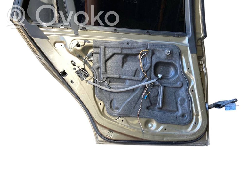 Aizmugurējās durvis