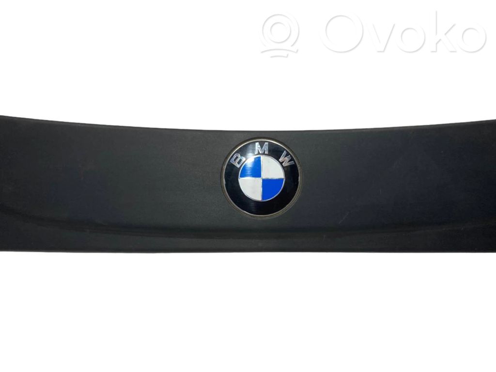 Крышка двигателя (декоративная отделка)