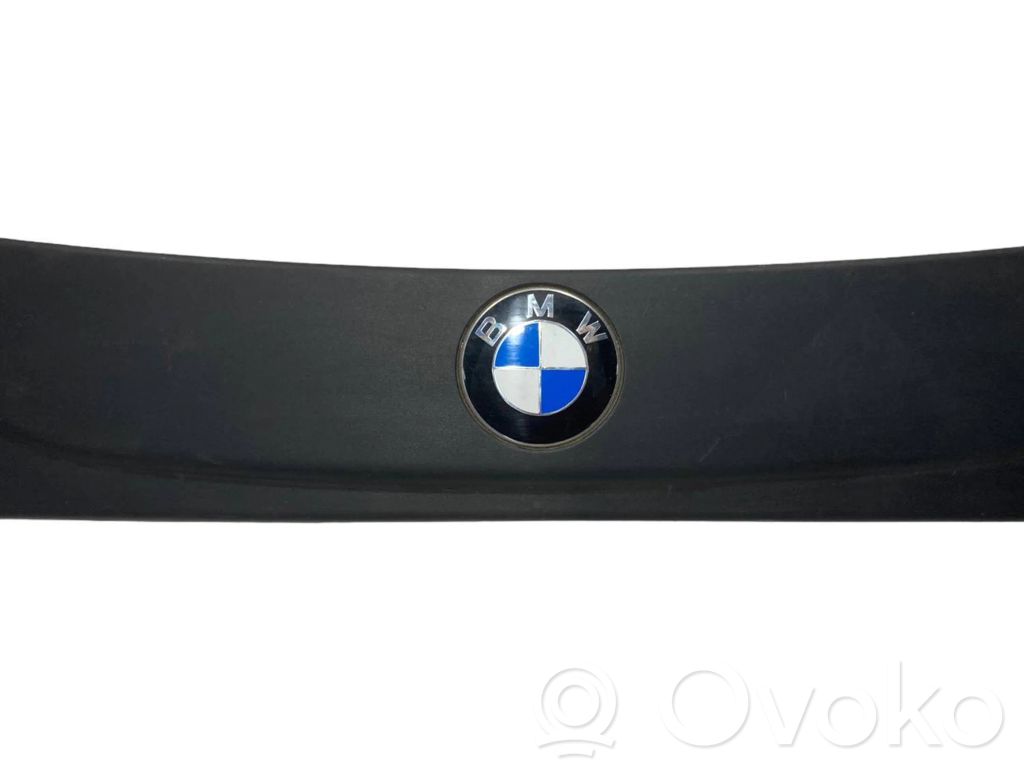 Dzinēja pārsegs (dekoratīva apdare)