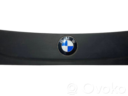 Dzinēja pārsegs (dekoratīva apdare)