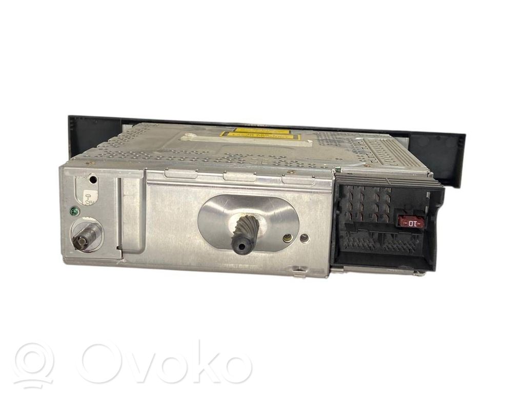 Radio / CD/DVD atskaņotājs / navigācija