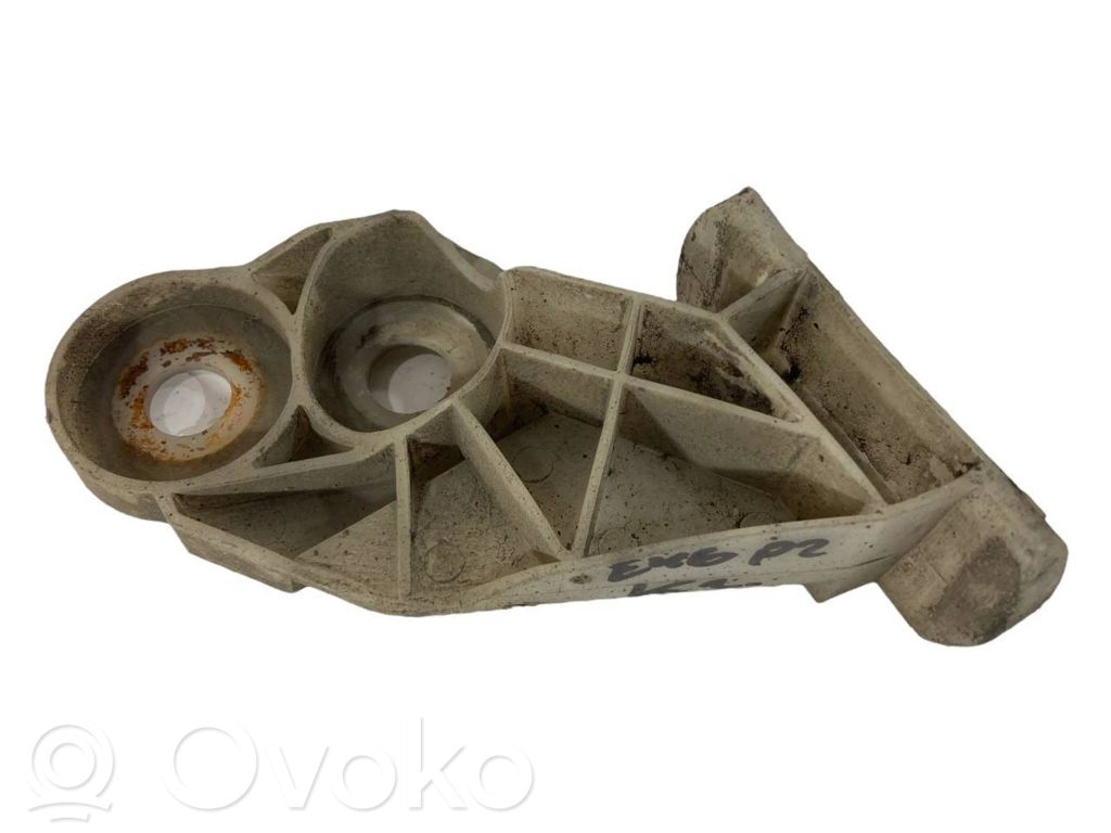 Priekšpusē bampera turētājs