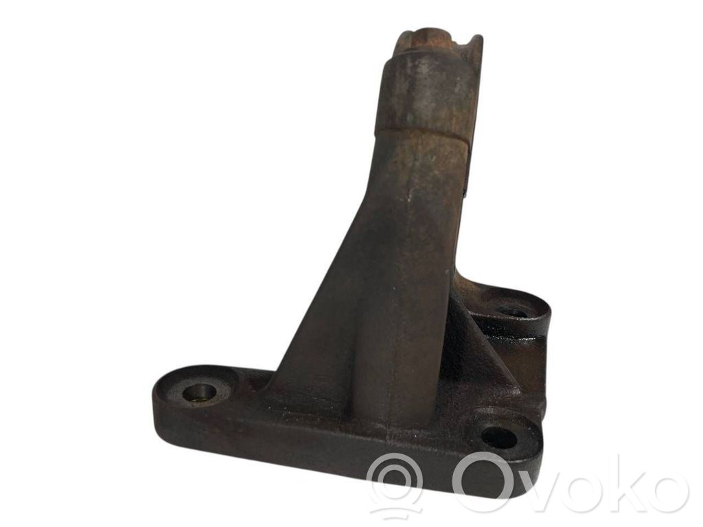 Pusass sakabes gultņa stiprinājums