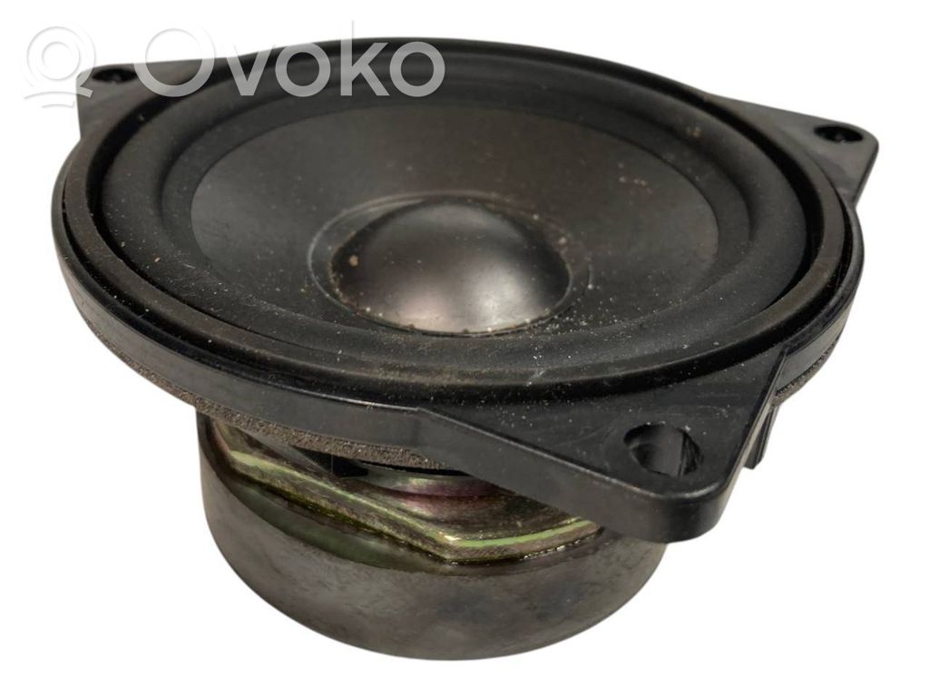 Skaļrunis (-i) priekšējās durvīs