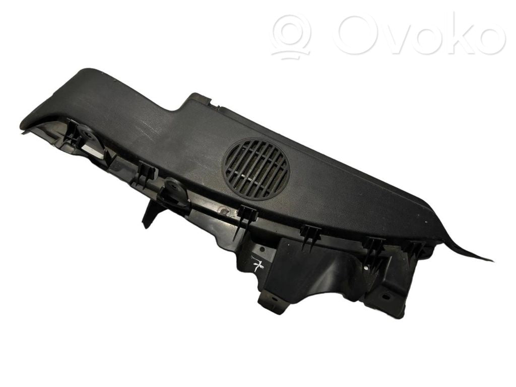 Skaļrunis (-i) aizmugurējā palodzē