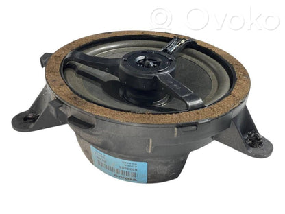 Skaļrunis (-i) pakaļējās durvīs