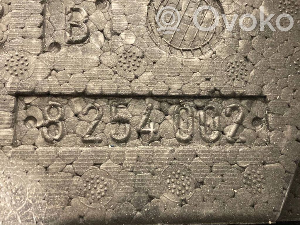 Stūres ass dekoratīvā apdare