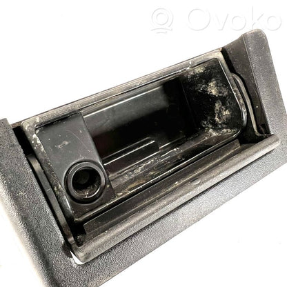 Пепельница (передняя)