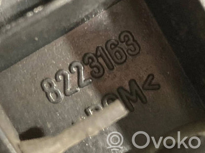 Dzinēja pārsega attaisīšanas rokturītis