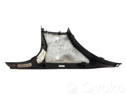 (B) statņa dekoratīvā apdare (apakšdaļa)