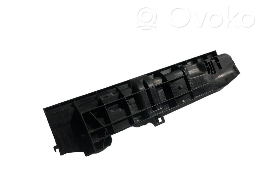 Radiator(s) holder/bracket