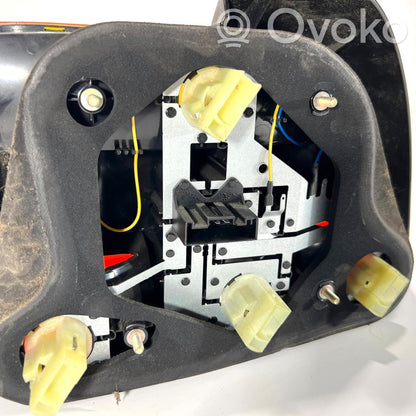 Aizmugurējais lukturis virsbūvē