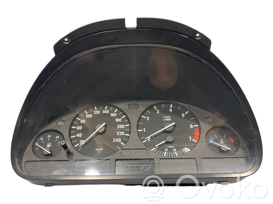 Speedometer (in the instrument panel)