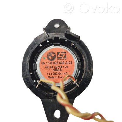 Skaļrunis (-i) pakaļējās durvīs