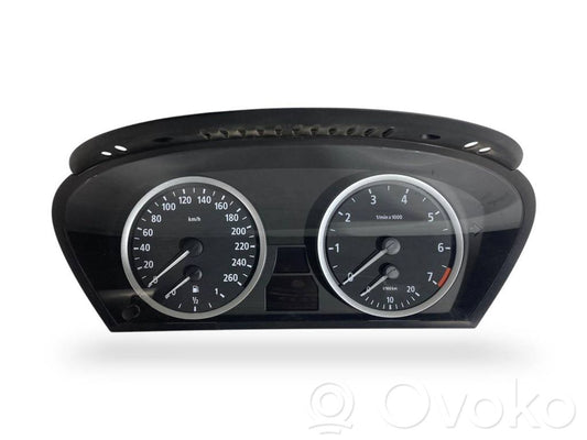 Speedometer (in the instrument panel)