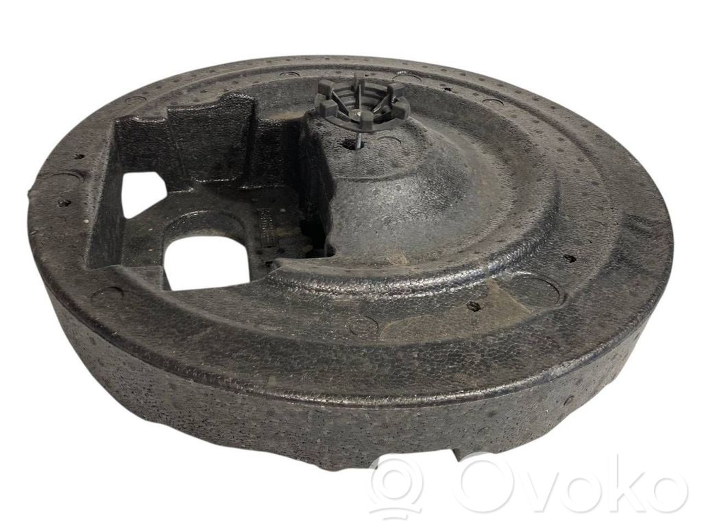 Rezerves riteņa nodalījuma dekoratīvā apdare