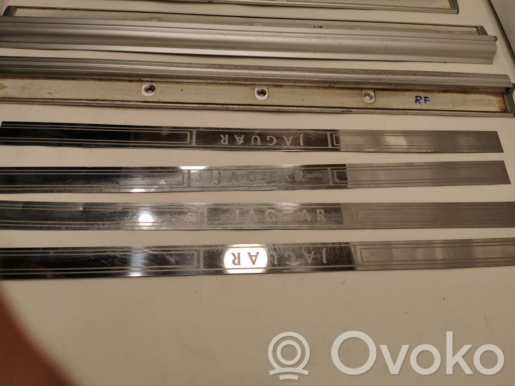 Door sill trim kit (inner)