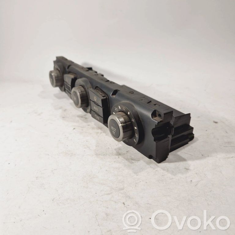 Air conditioning / climate control / interior heating control unit (in the passenger compartment)