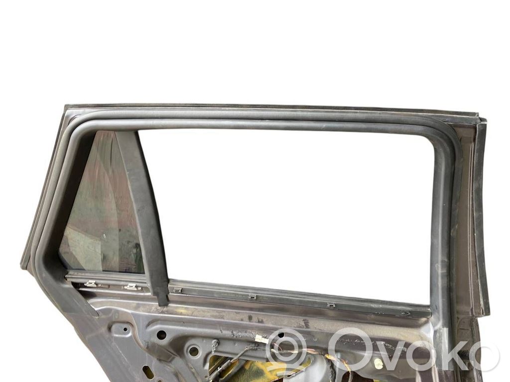 Aizmugurējās durvis