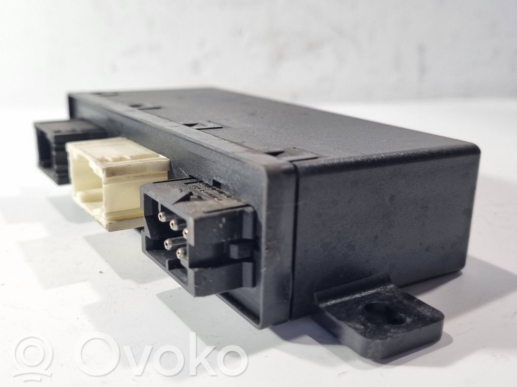 Durvju vadības bloks