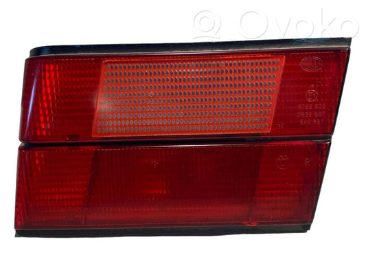 Aizmugurējais lukturis pārsegā