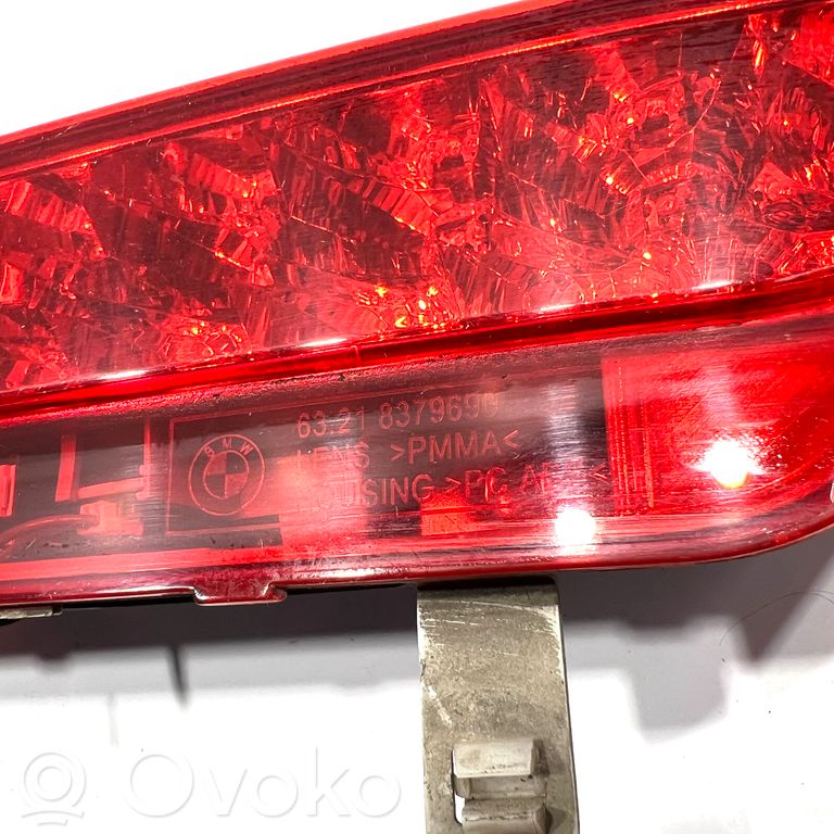 Taillight in the hood