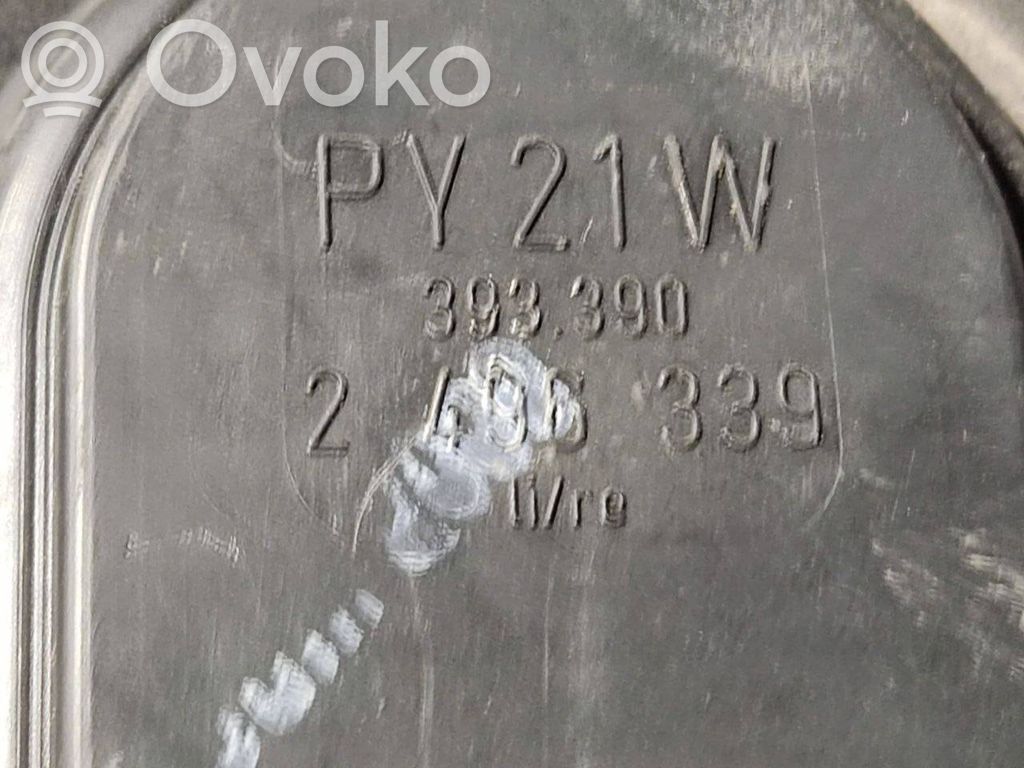 Задний фонарь в кузове