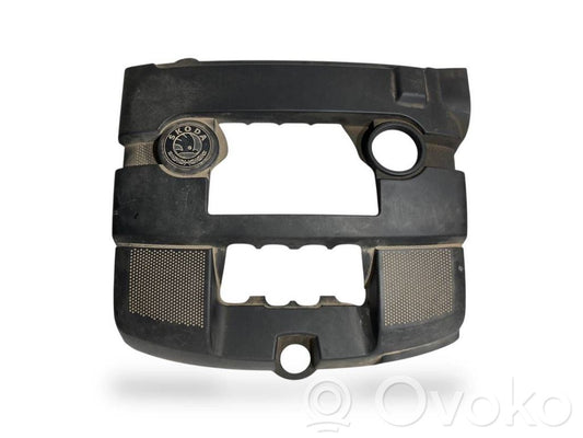 Dzinēja pārsegs (dekoratīva apdare)