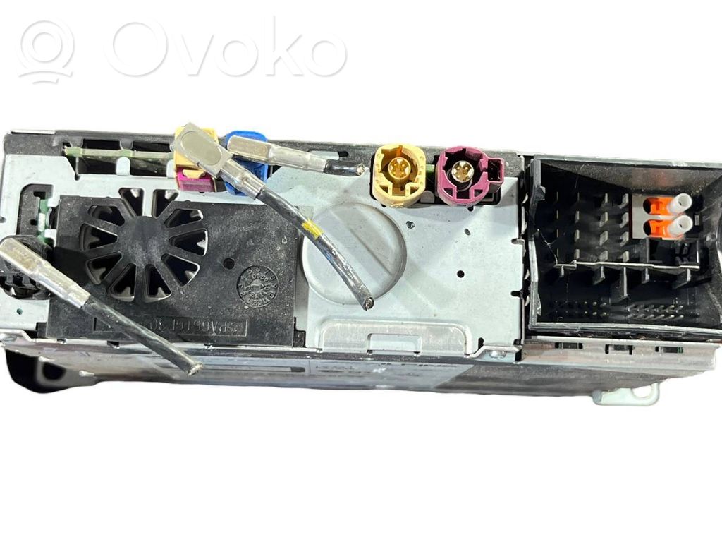 Radio / CD/DVD atskaņotājs / navigācija