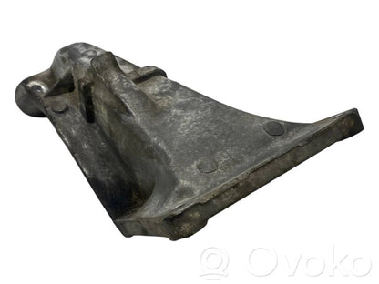 Engine mounting bracket
