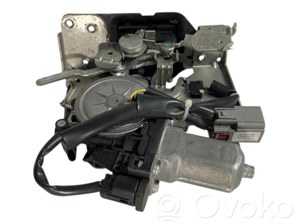 Aizmugurējā pārsega slēdzene